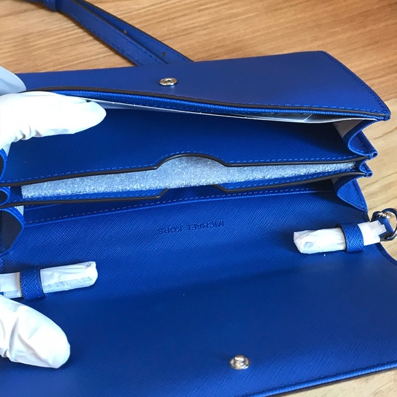 Authentic Michael Kors wallet on chain crossbody - Picture 6 of 8